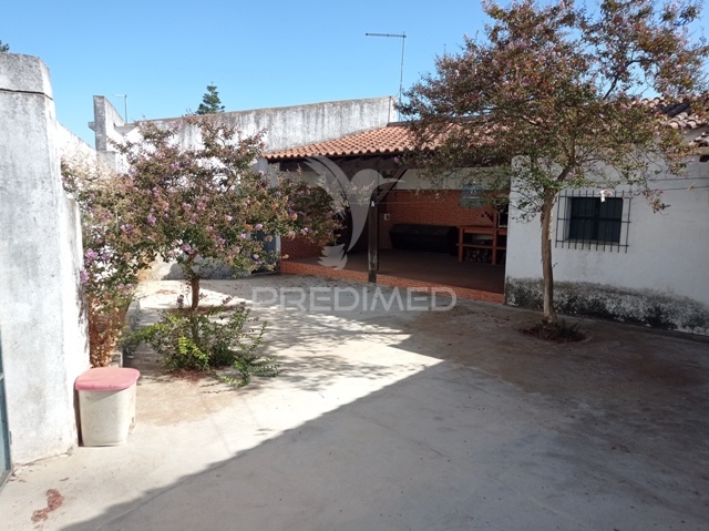 Casa com Espaço Comercial T3