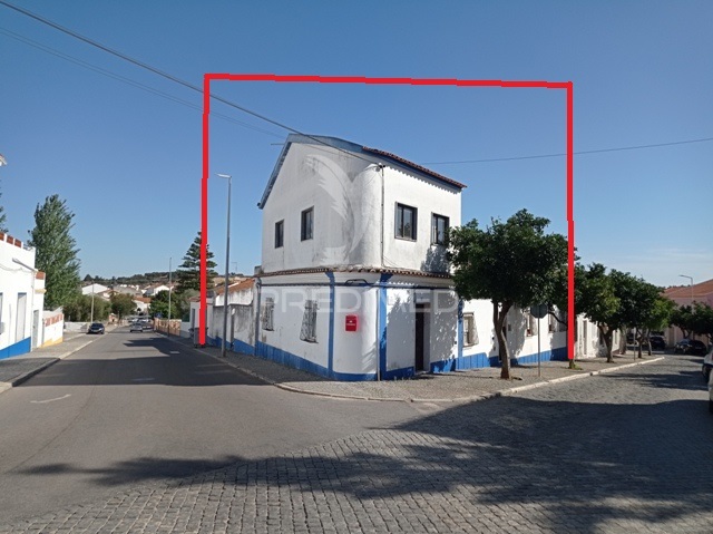 Casa com Espaço Comercial T3