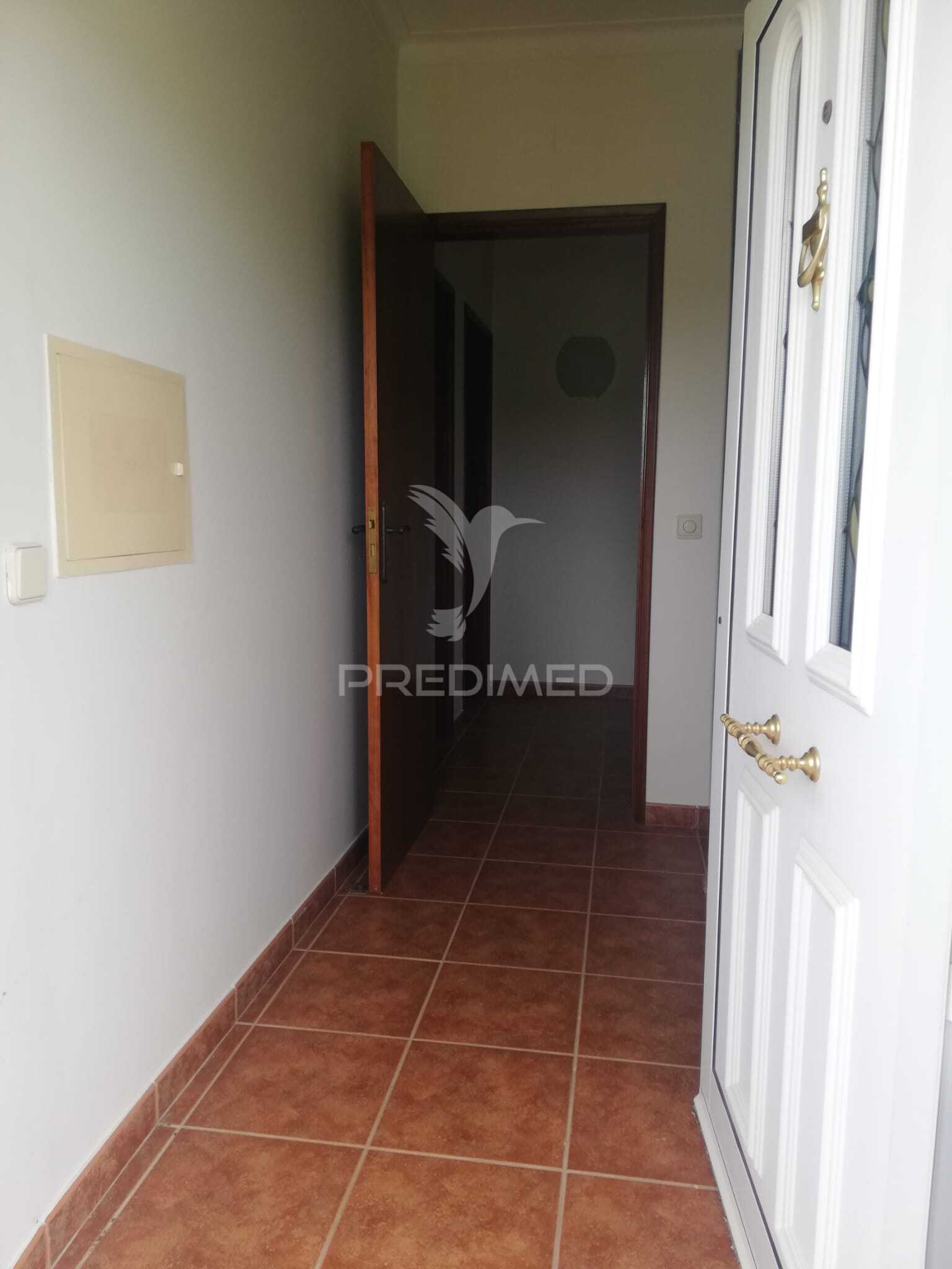 Moradia Bi-Familiar T6 + 6