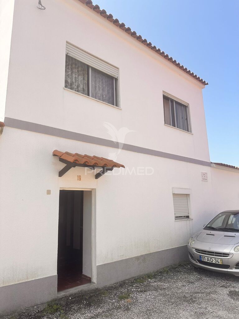 Vivenda de Primeiro Andar T3 + 2