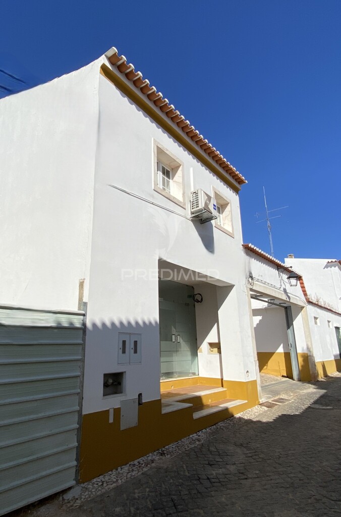 Casa com Espaço Comercial T3
