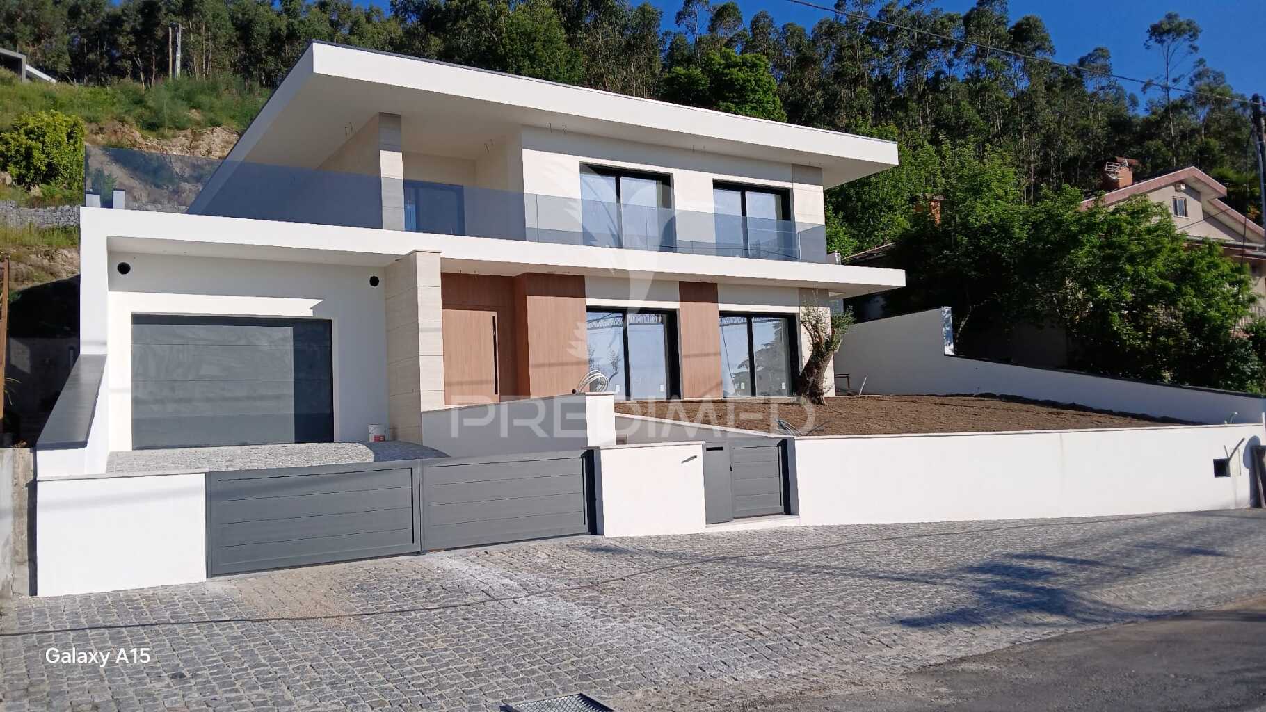 Moradia T4
