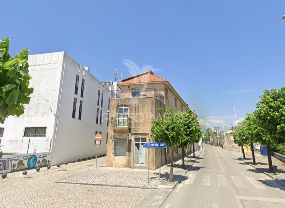 Casa com Espaço Comercial