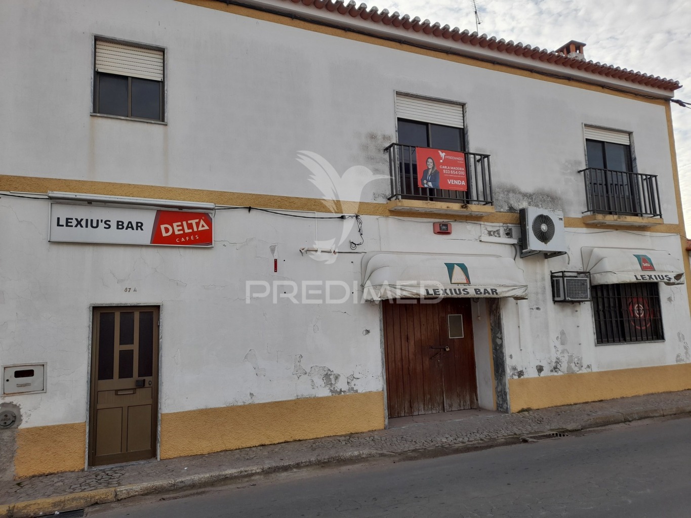 Casa com Espaço Comercial T2