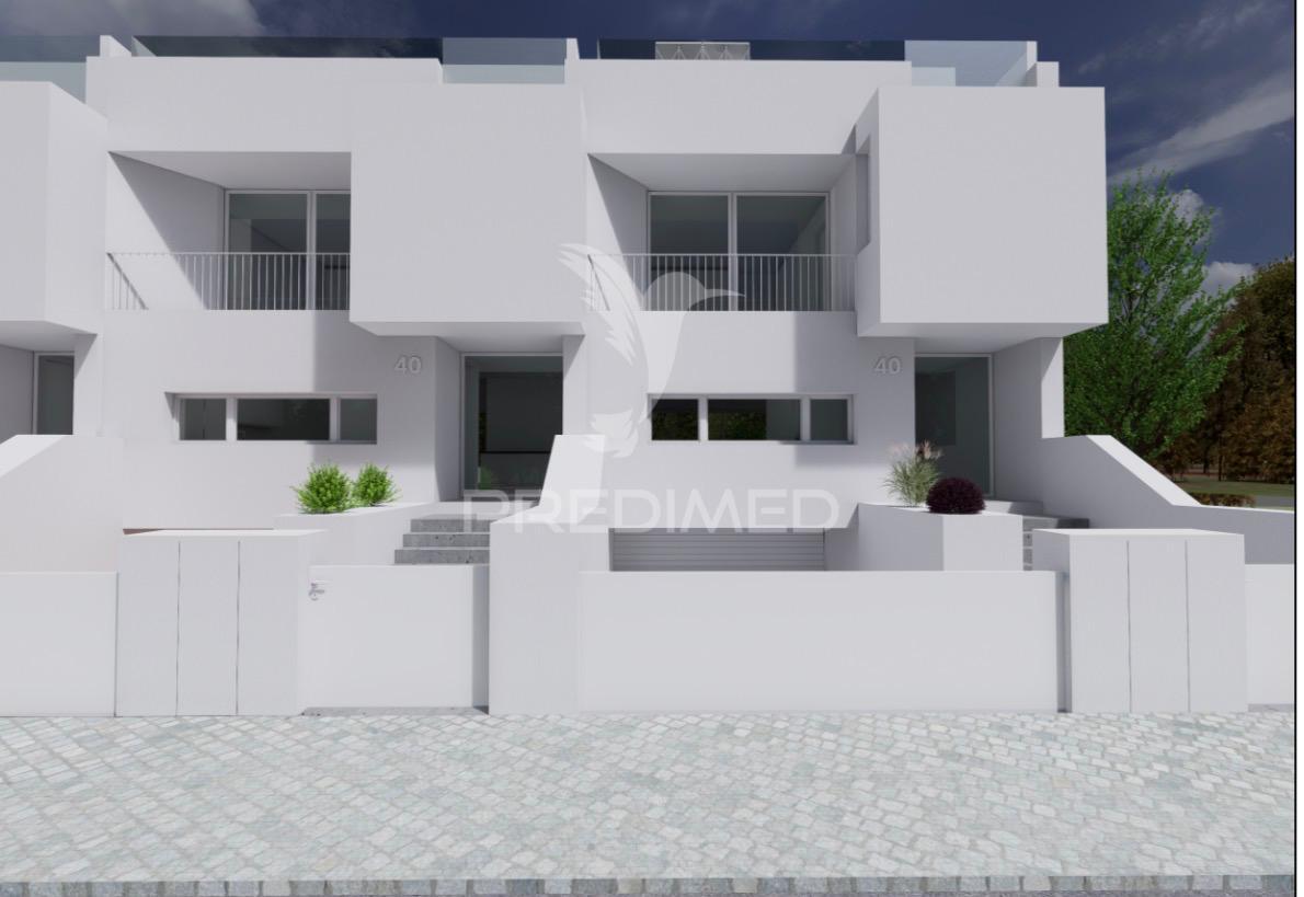 Moradia em Banda T3 + 3