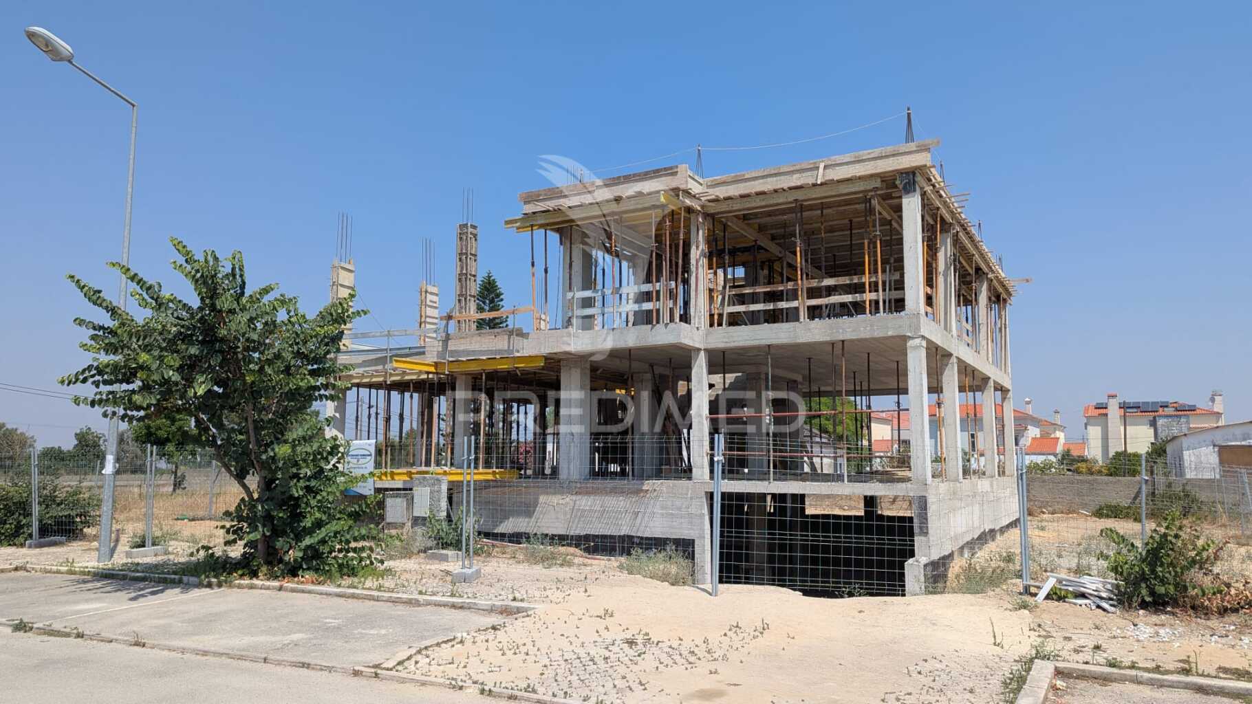 Moradia em Banda T3 + 3