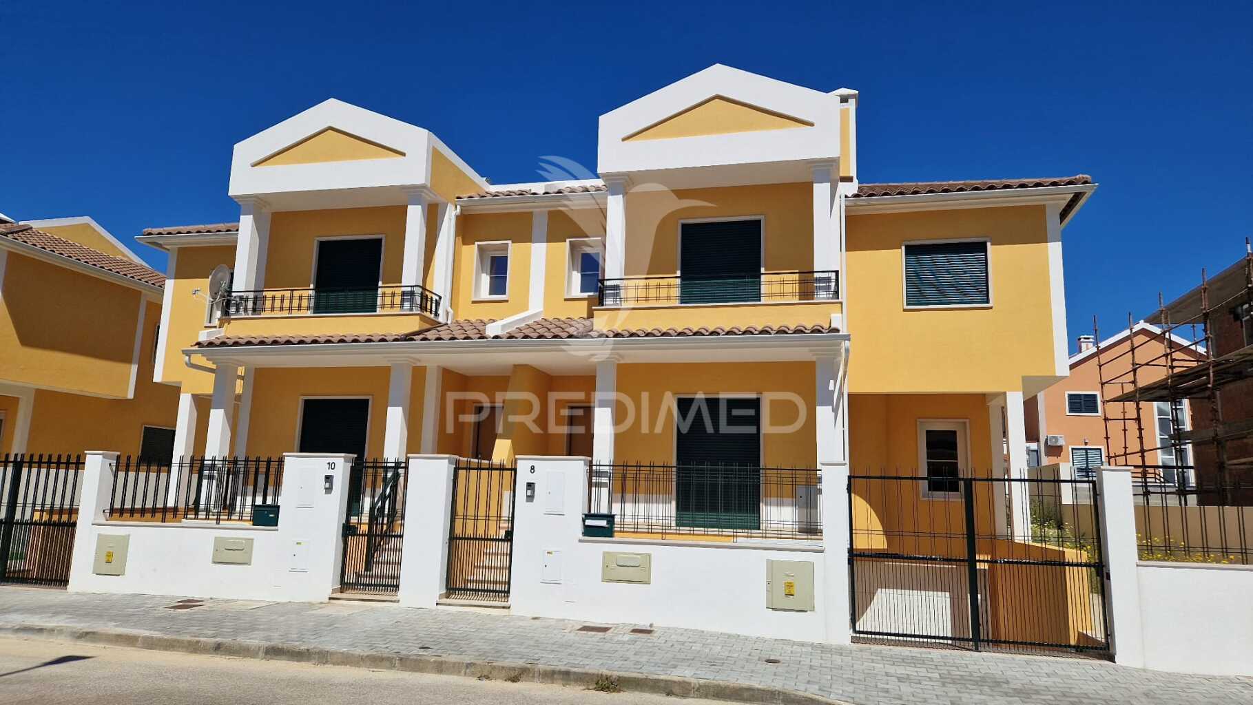 Moradia Geminada T4