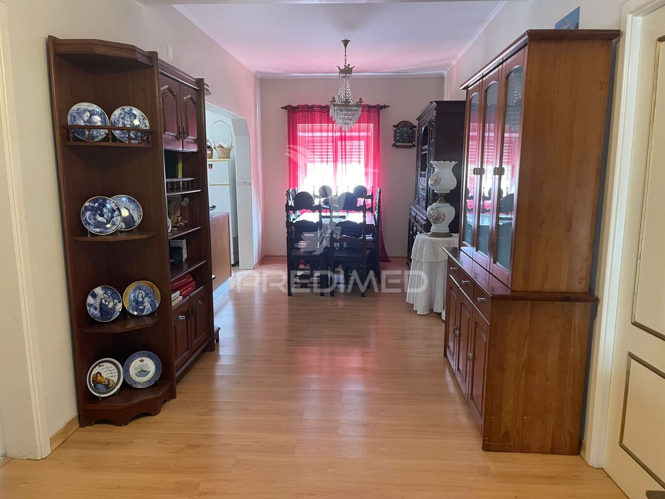 Casa com Espaço Comercial T2