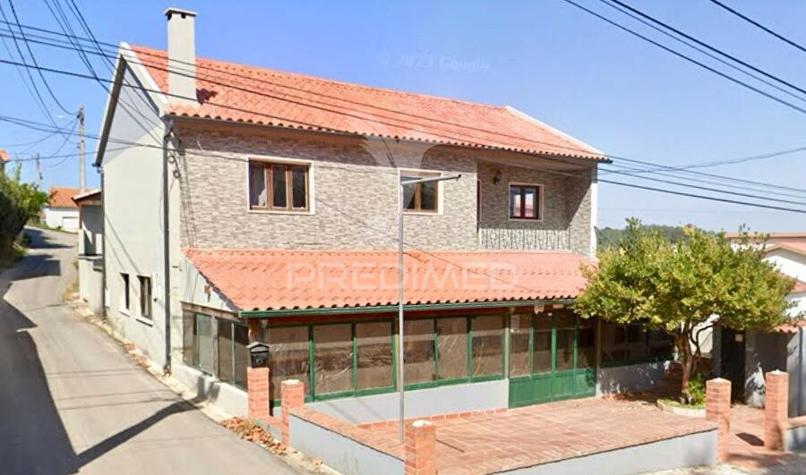 Casa com Espaço Comercial