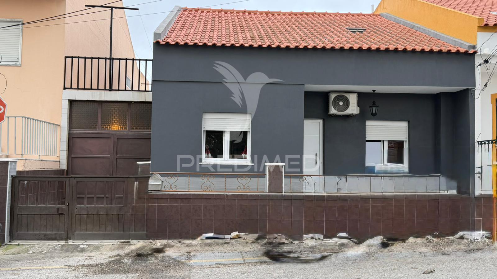 Moradia Bi-Familiar T6 + 6