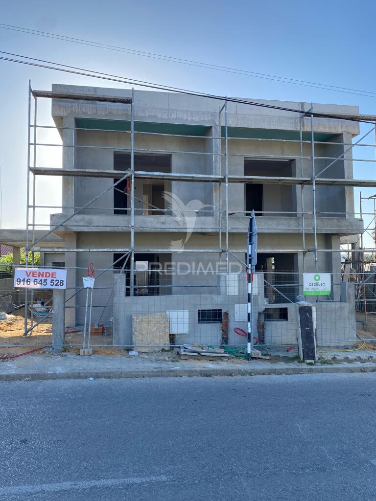 Moradia Geminada T2 + 1